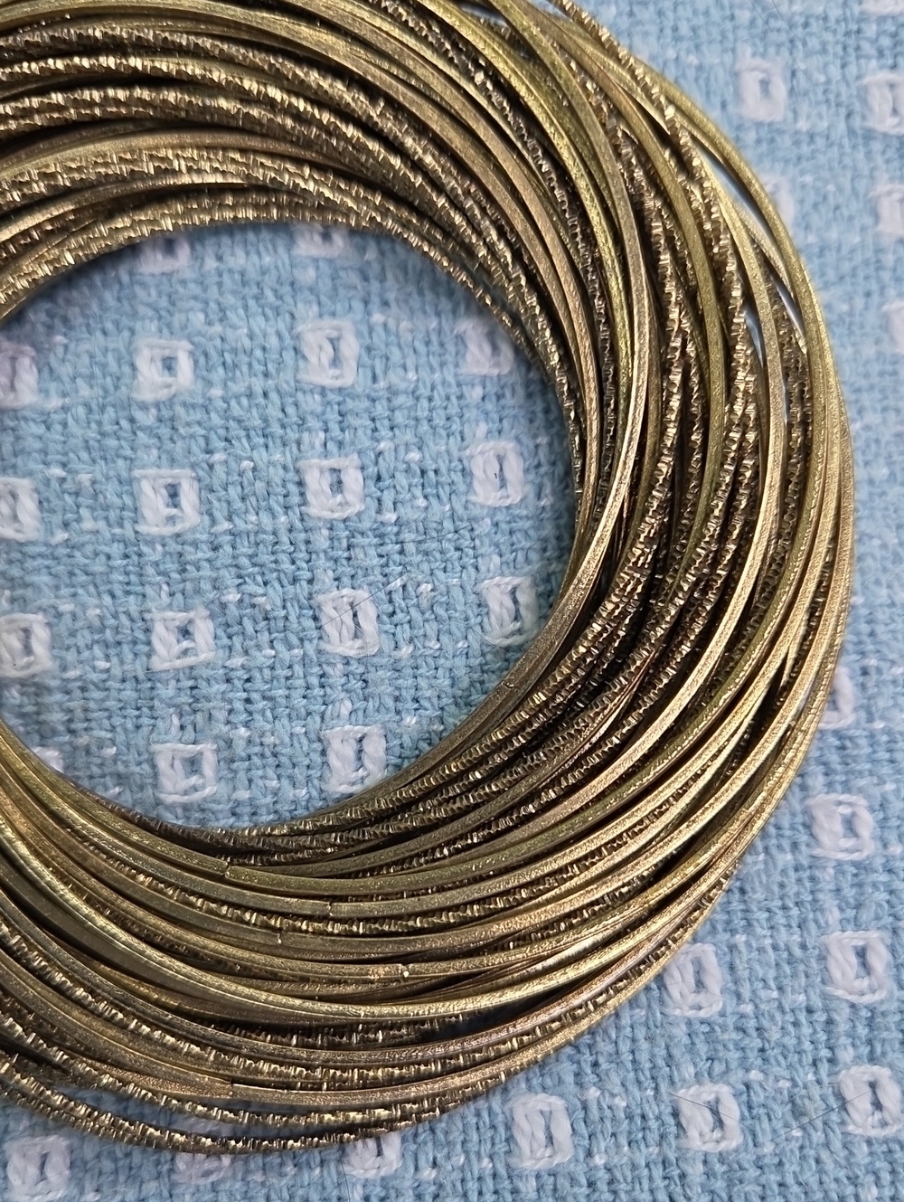Multi-Strand Stack Of 80 Single Interlocking Bracelets. - Picture 2 of 11